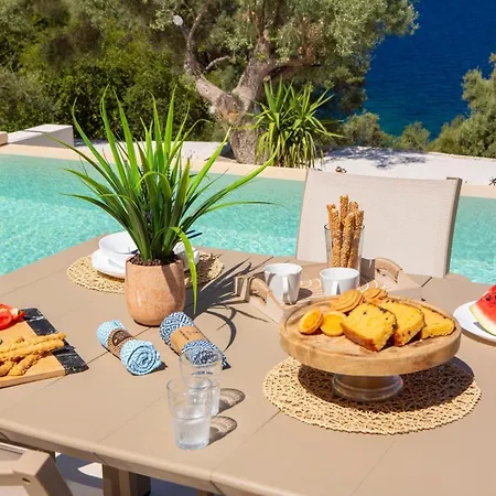 Mironi - Private Sea Access Villa *