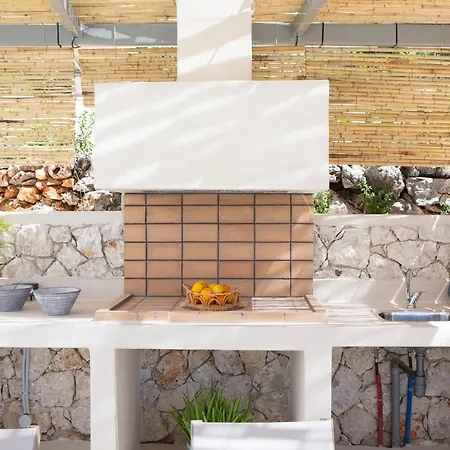 Mironi - Private Sea Access Villa